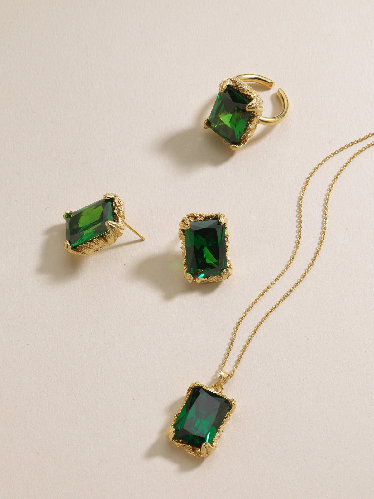 GRANDE EMERALD KOLYE