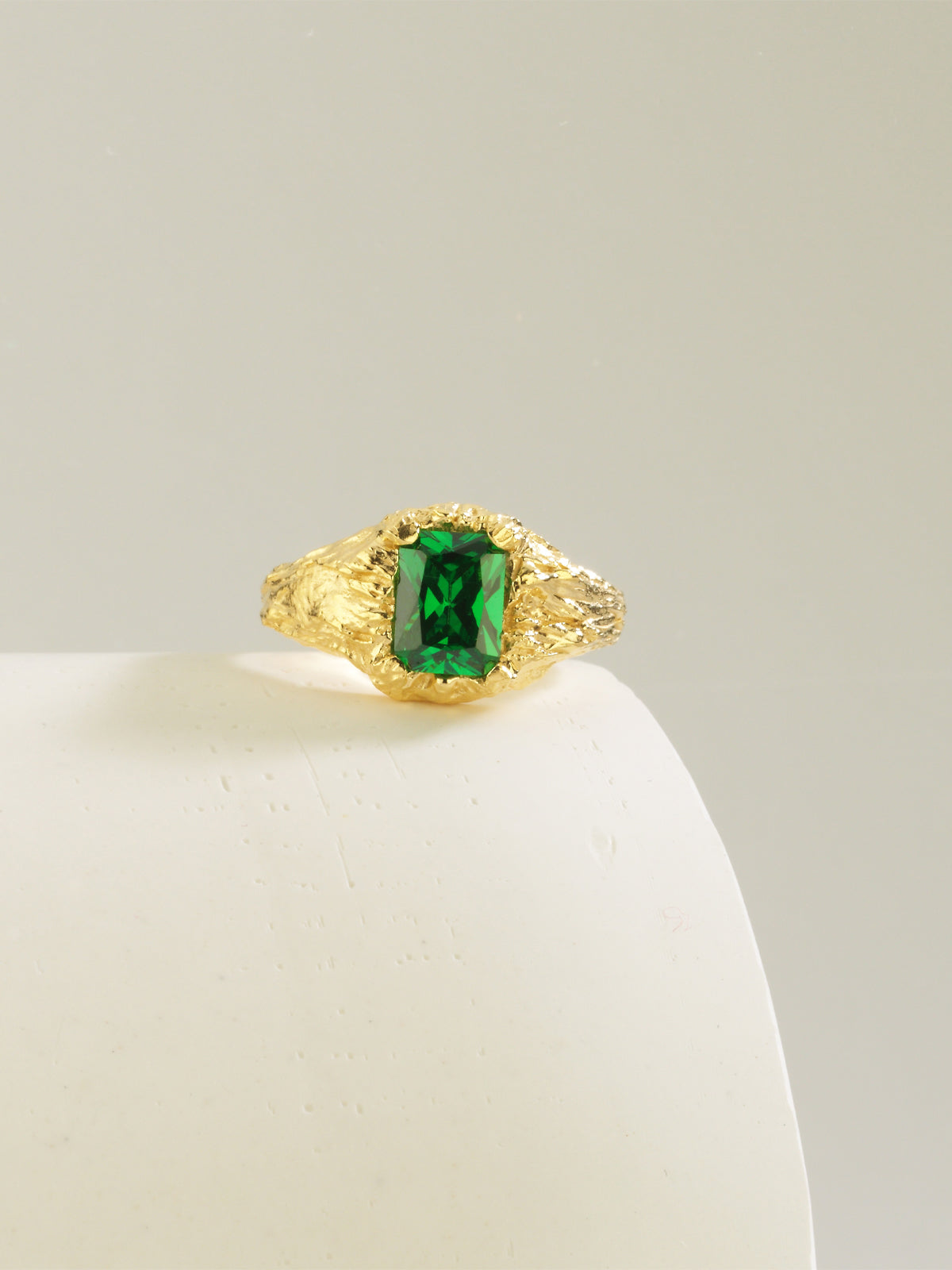 Bodhita - EMERALD RING