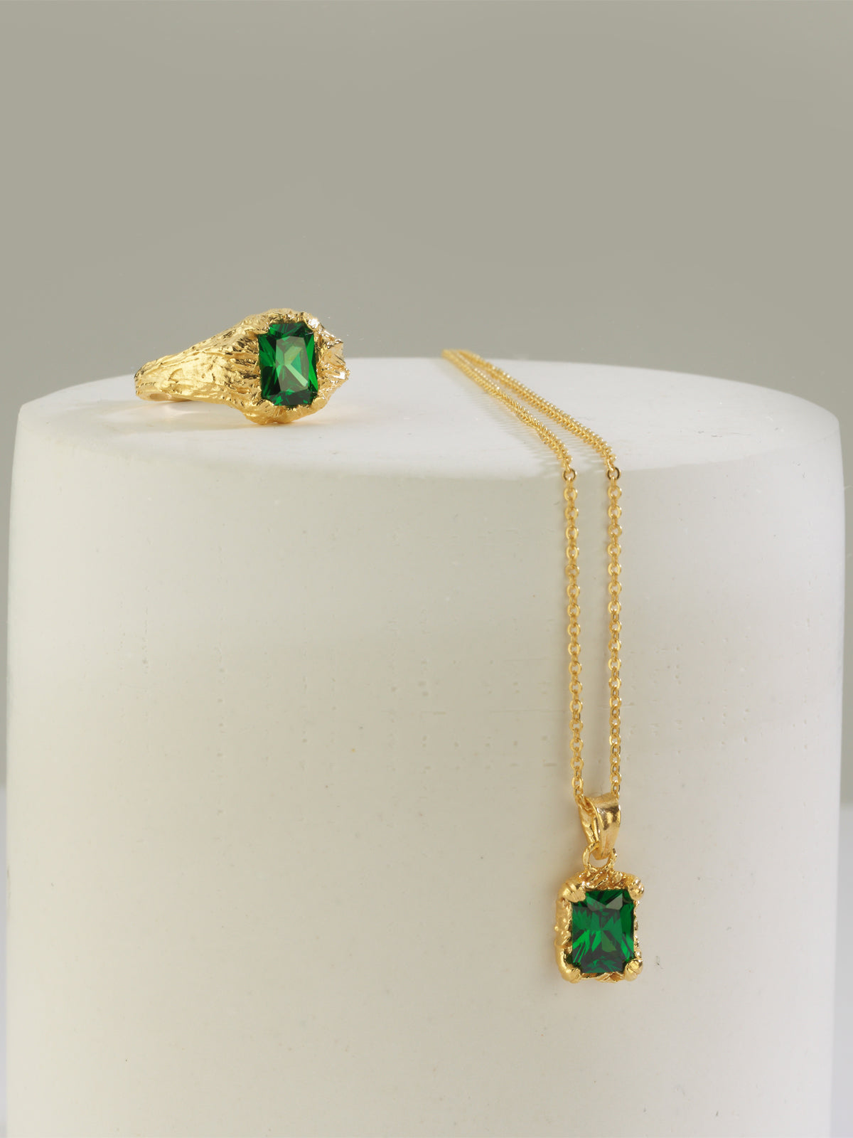 Bodhita - EMERALD RING