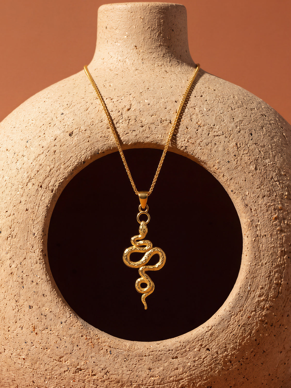 LITTLE NAGA NECKLACE 