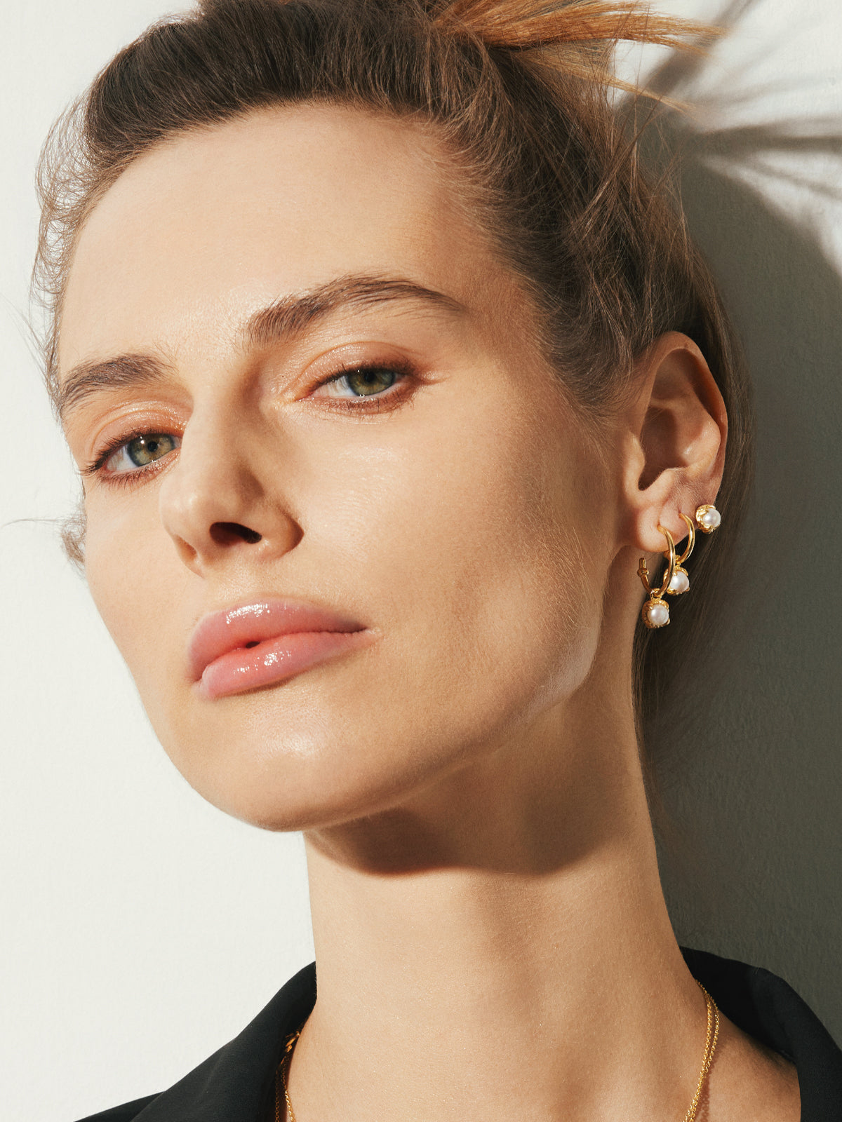 Bodhita - PEARL HOOP EARRINGS