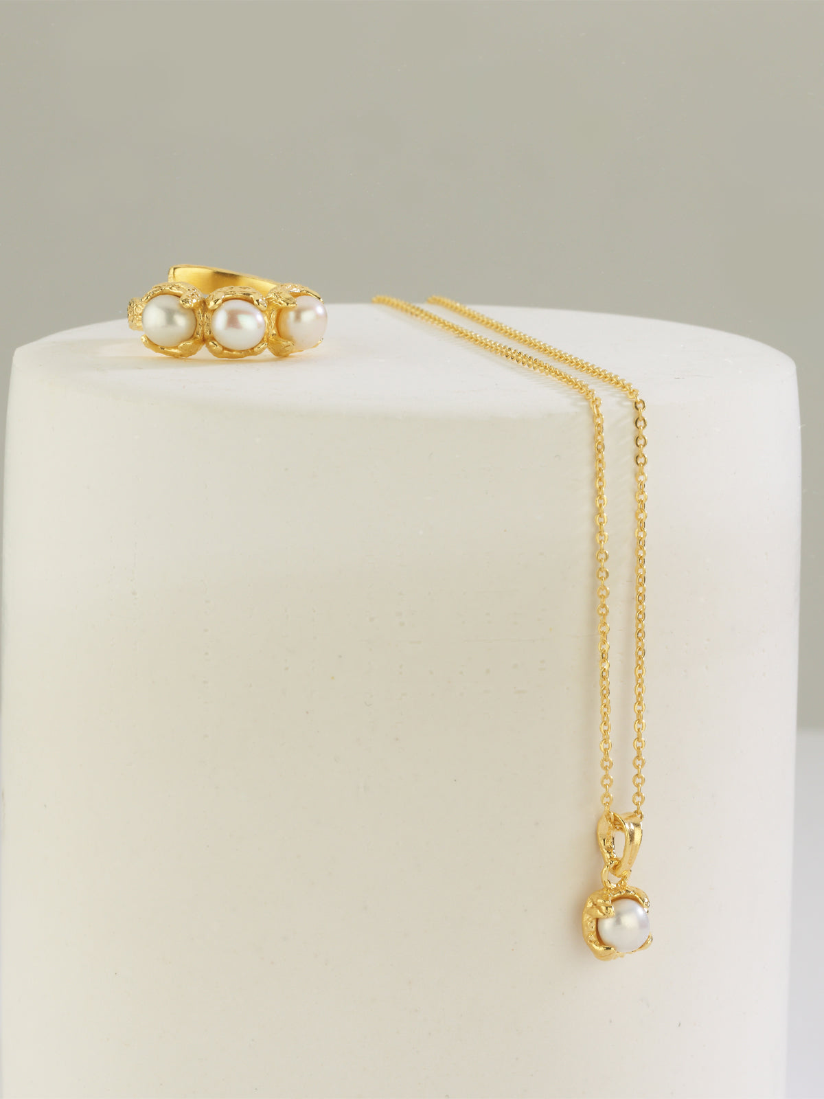 Bodhita - PEARL NECKLACE