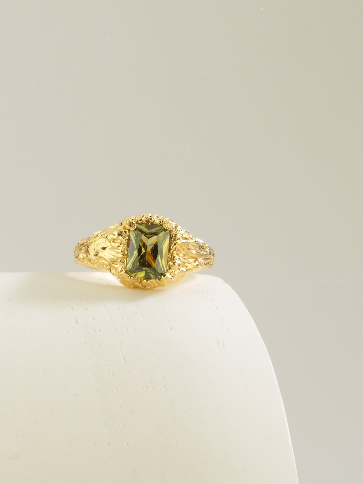 Bodhita - PERIDOT RING