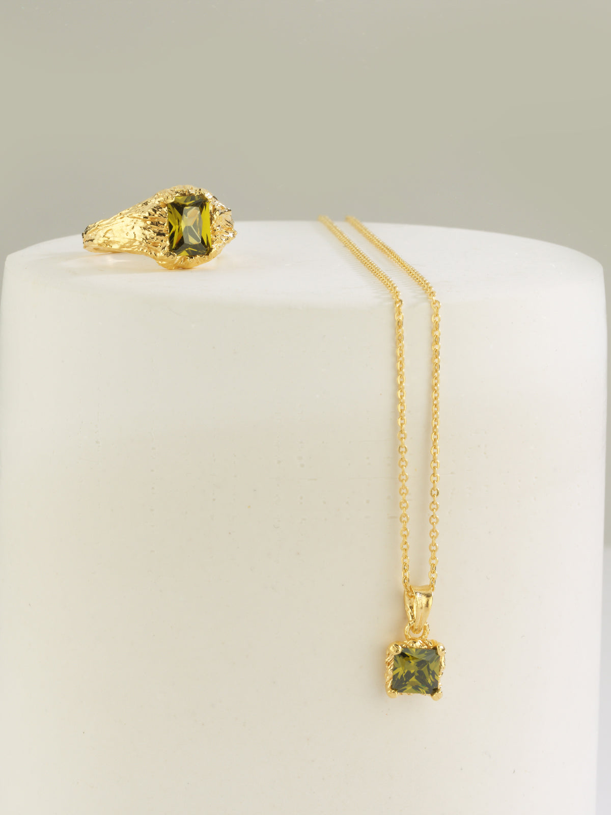 Bodhita - PERIDOT RING