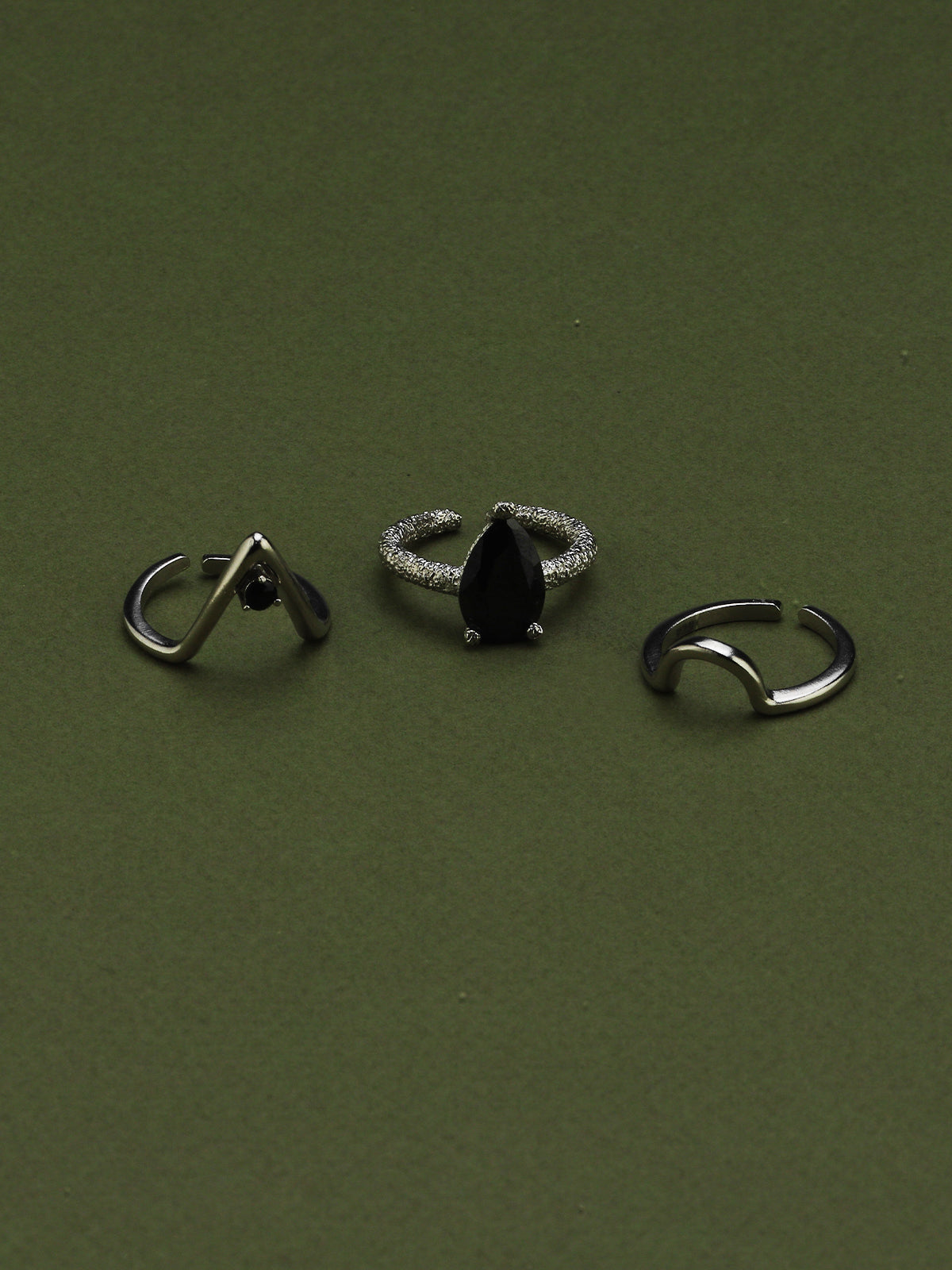 Bodhita - GAIA BLACK SILVER RING