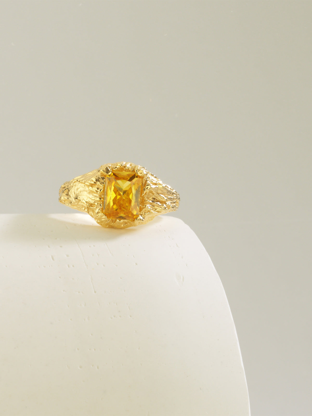 Bodhita - TOPAZ RING