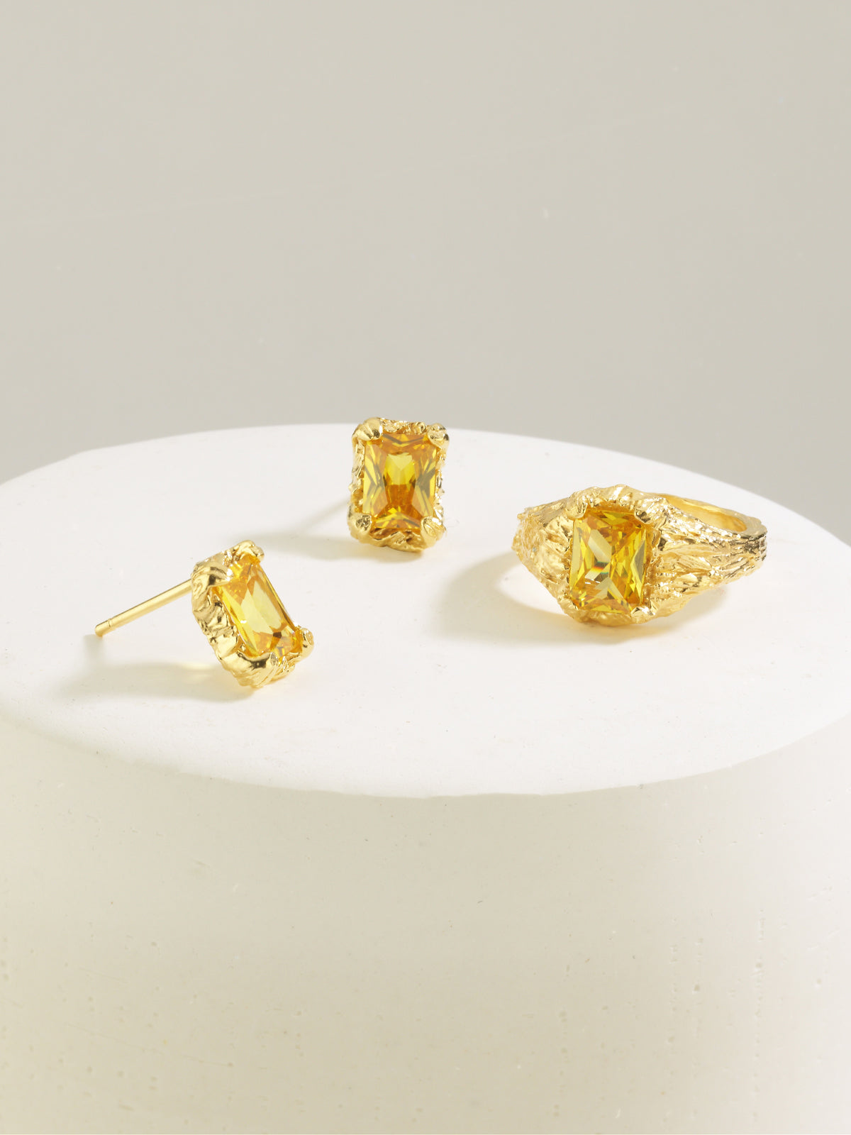 Bodhita - TOPAZ RING