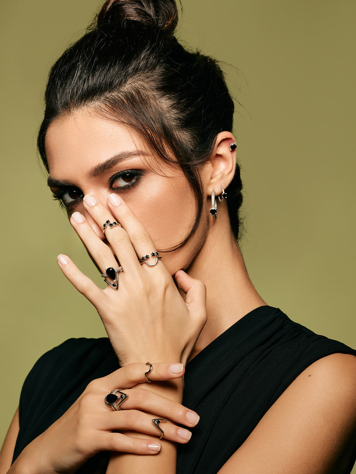 Bodhita - LITTLE MOKSHA BLACK SILVER EARRINGS