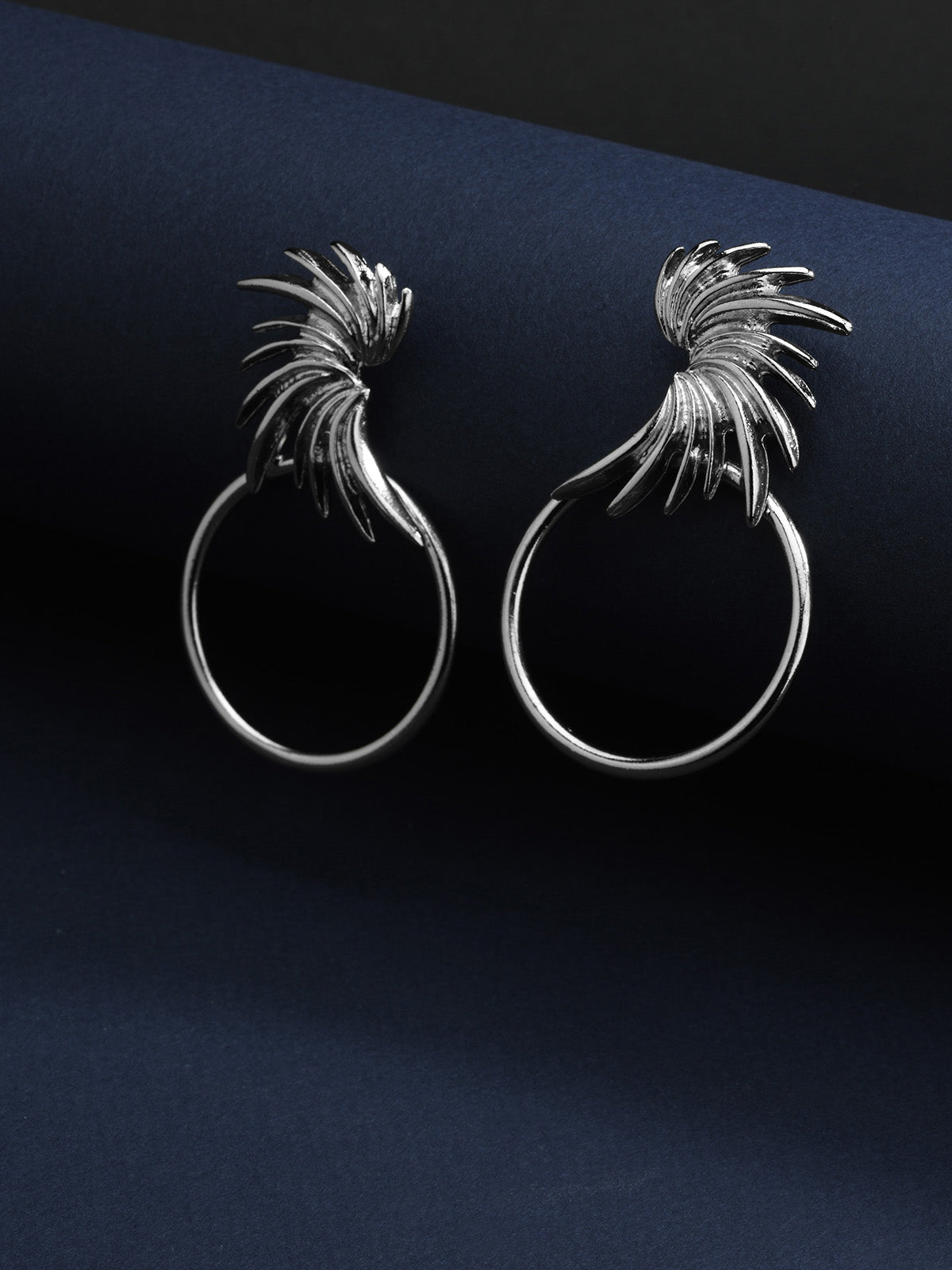 Bodhita - VINGE CIRCLE PIN SILVER EARRINGS