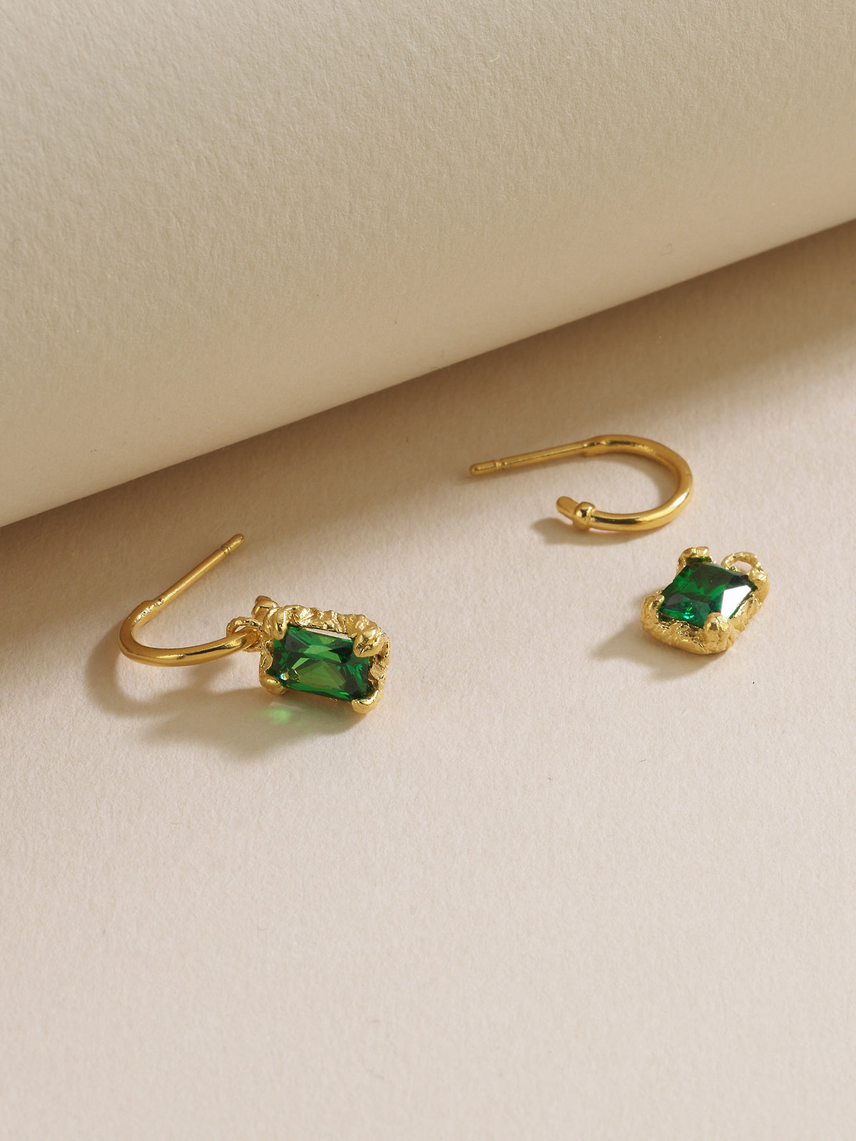 Bodhita - EMERALD HOOP EARRINGS
