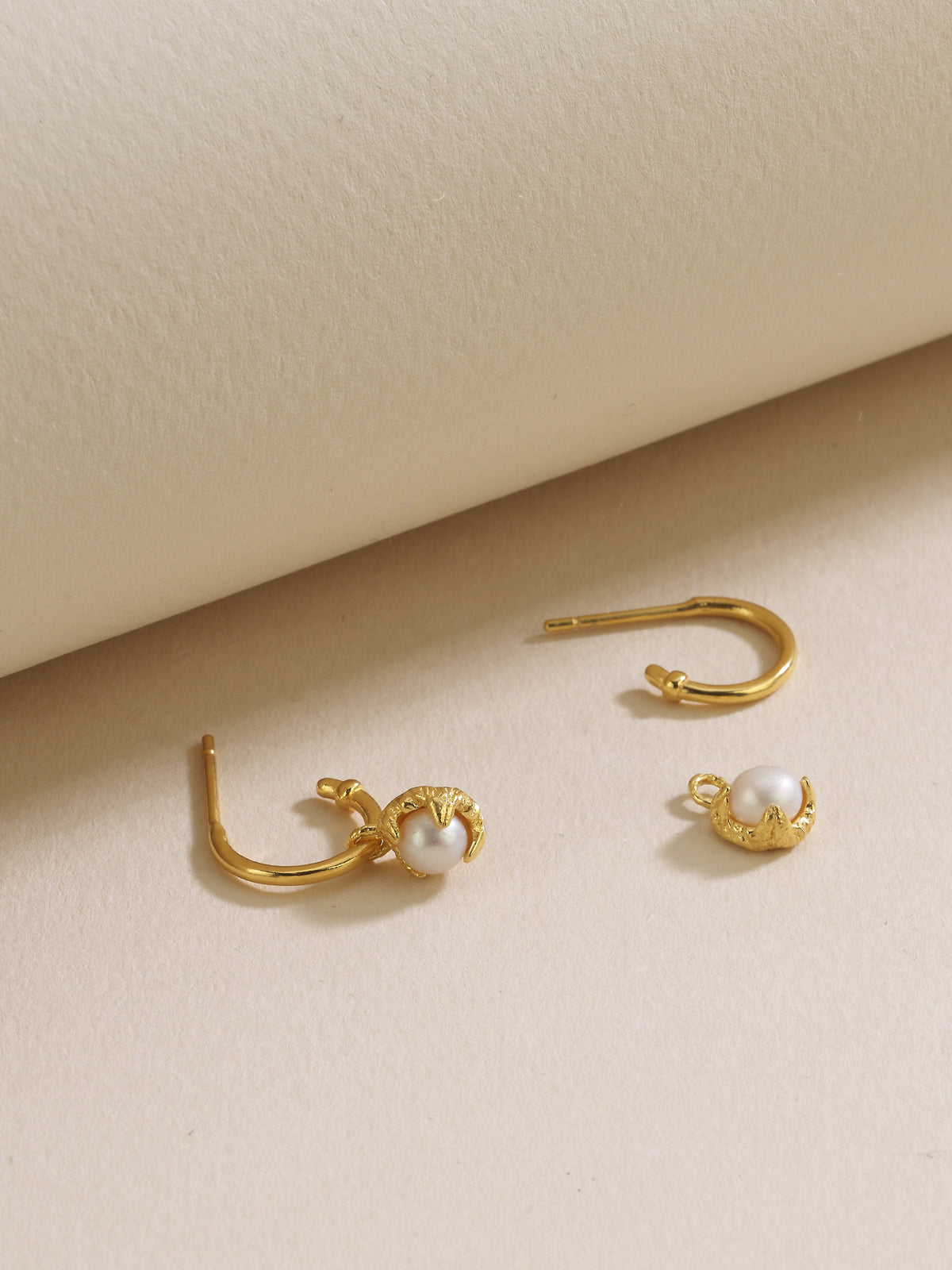 Bodhita - PEARL HOOP EARRINGS