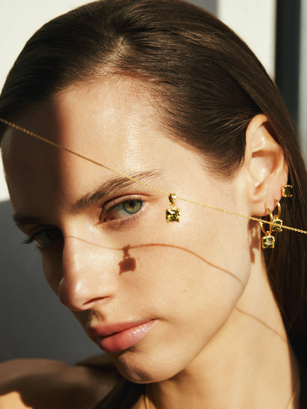 Bodhita - PERIDOT HOOP KÜPE